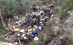 阿根廷一军用卡车坠崖 已致4死18伤