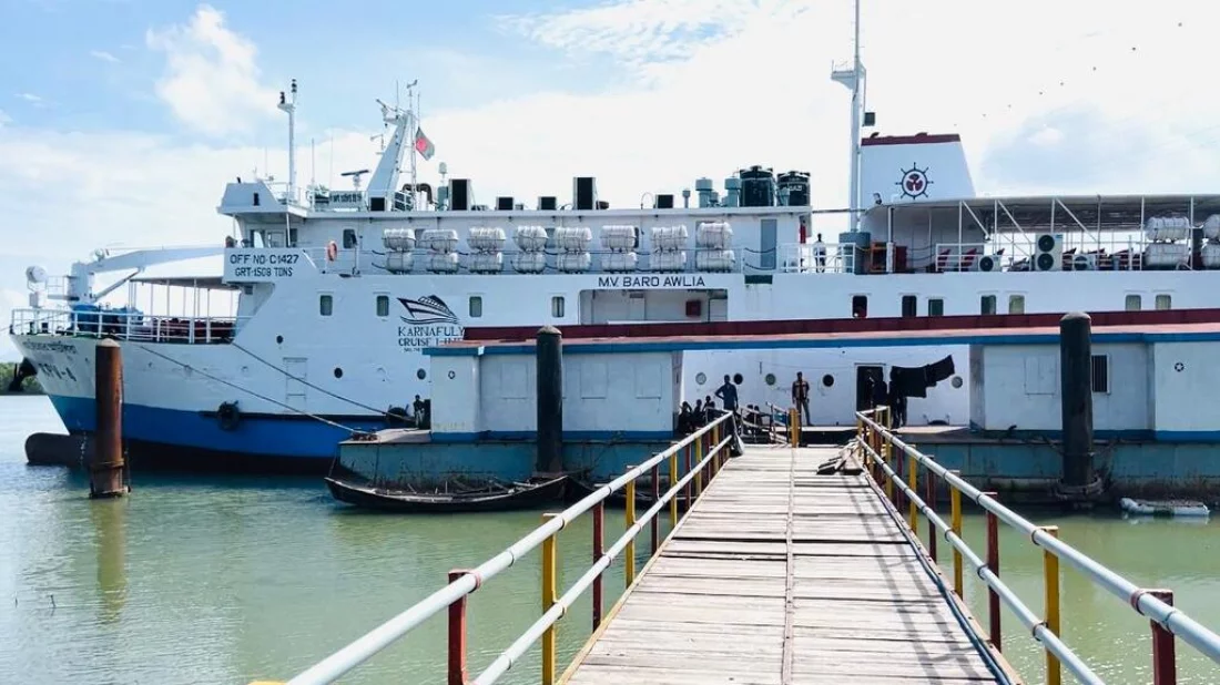 The image shows tourist ship Baro Aulia. Photo: Dhaka Tribune