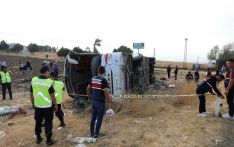 土耳其北部一客车翻覆致6死33伤