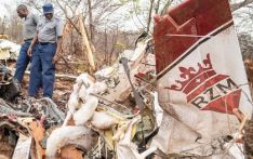 津巴布韦小飞机坠毁致6人遇难