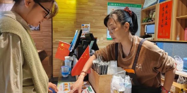 台湾“奶茶西施”：手摇“甜蜜”梦想可及