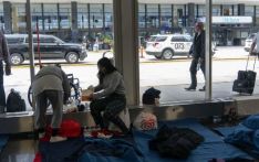 US holding migrants at airports awaiting shelters