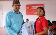 响应“一带一路”倡议 重庆华岩文教基金会为尼泊尔贫困儿童捐赠文具
