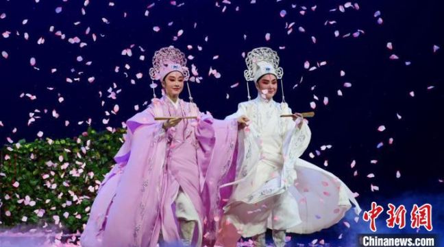 （寻味中华｜戏曲）亚运赛场呈现“东方浪漫” 越剧舞台演绎“中国爱情”