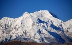 希夏邦玛峰发生雪崩 2人遇难 2人失踪 