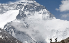 World record climber Sherpa missing in avalanche