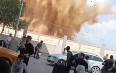 “现场浓烟滚滚、民众尖叫”，英媒发布“以军空袭拉法口岸”视频