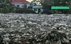 缅甸小镇遍布洋垃圾，法媒：大多是包装西方食品的塑料制品