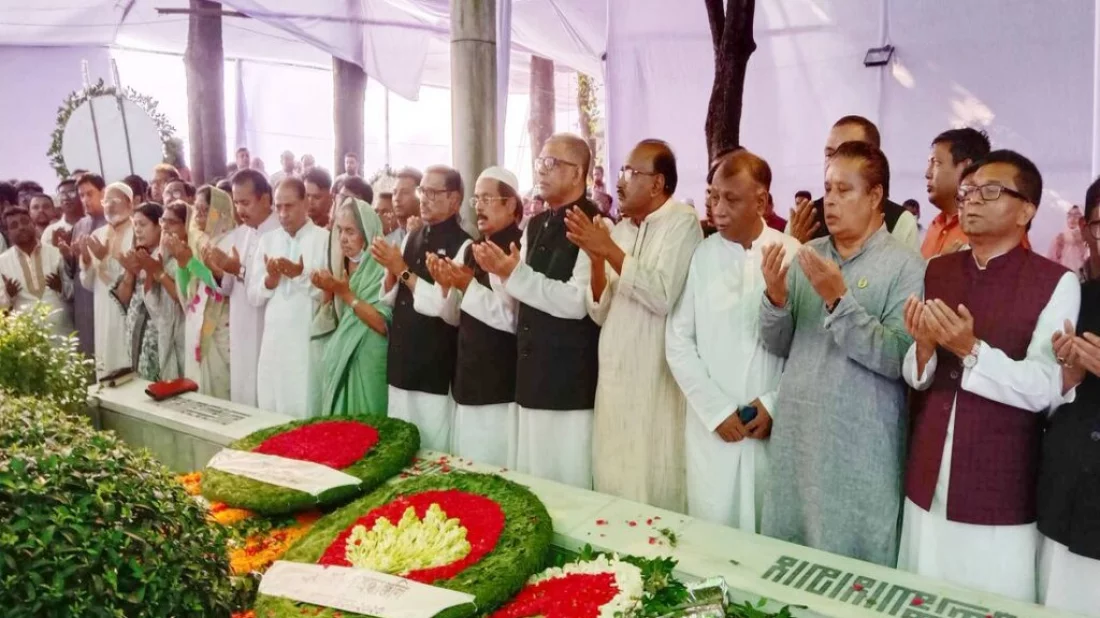 Awami League General Secretary Obaidul Quader and other leaders of the party offer prayers for Sheikh Russel, the youngest son of  Bangabandhu Sheikh Mujibur Rahman, at Banani graveyard on Wednesday, October 18, 2023. Photo: Bangla Tribune