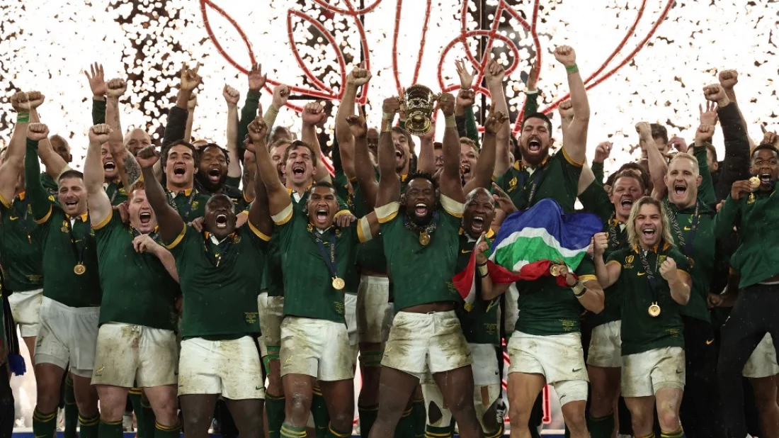 South Africa flanker and captain Siya Kolisi lifts the Webb Ellis Cup as his teammates celebrate winning Saturday’s Rugby World Cup final against New Zealand in Saint-Denis Photo: AFP
