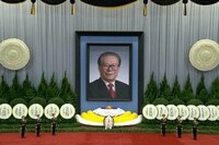 Remains of former Chinese leader Zhou Tienong cremated