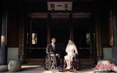 浙江宁波“轮椅夫妻”：行在路上 爱与生命不可辜负