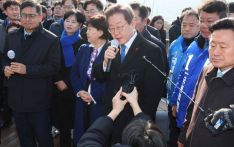 दक्षिण कोरियामा विपक्षी नेताको गर्धनमा चक्कु प्रहार