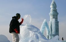 法媒：哈尔滨“冰上巴黎圣母院”揭幕，让中国游客想去法国