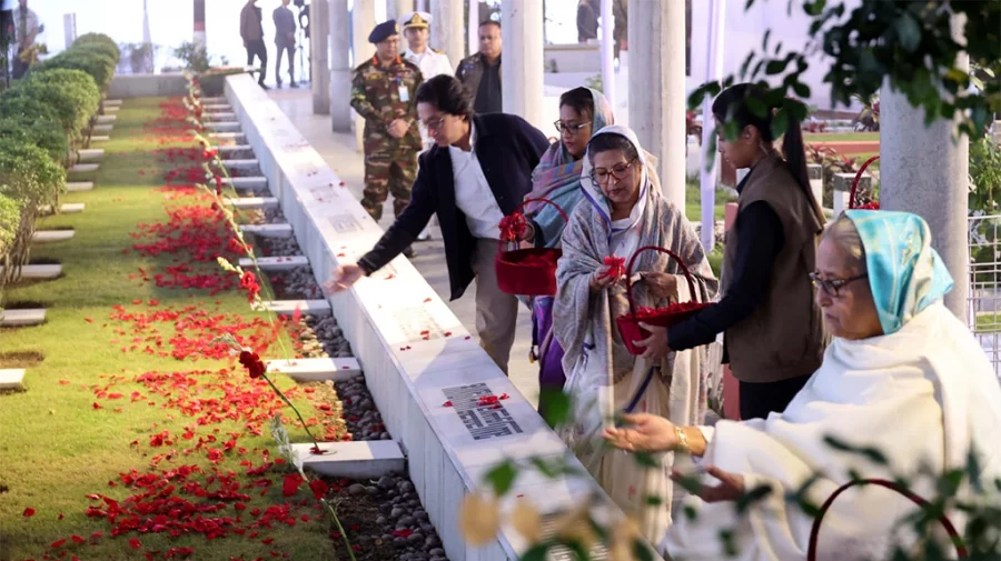 Prime Minister Sheikh Hasina along with her family members pay tribute to the August 15 martyrs at the Banani graveyard in Dhaka on Tuesday, January 9, 2024. Photo: UNB