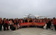 陈松大使出席蓝毗尼佛祖国际机场首架中尼直航包机抵达欢迎仪式