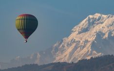 尼泊尔热气球飙升至新高度：高度增加三倍，雪山湖泊尽收眼底