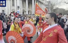 英国伦敦超70万民众共庆龙年新春