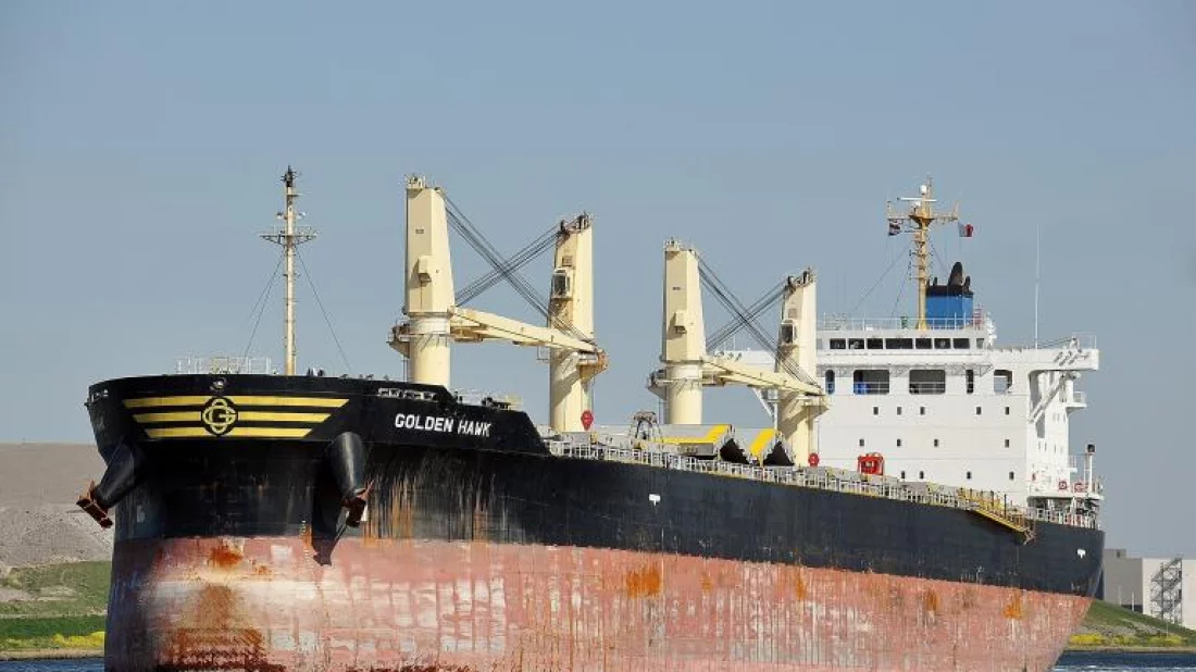  Pirates taking captured Bangladeshi ship to Somalia, crew seeks prayers