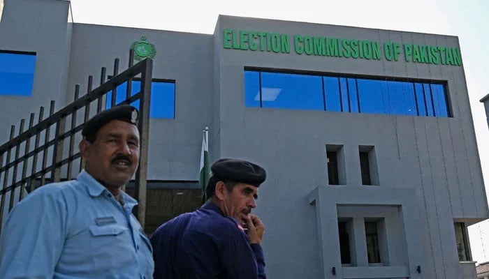 Security personnel stand guard at the headquarters of the Election Commission of Pakistan in Islamabad on September 21, 2023. — AFP/File