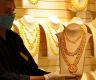 Gold price drops by Rs 500 per tola