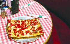 底特律方形披萨，诞生于汽车零件托盘