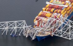 国际识局：“三个足球场”长的船撞上大桥，意外还是人为？