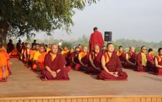 अन्तराष्ट्रिय ध्यान दिवसमा सैयौं भिक्षुहरु पुगे लुम्बिनी