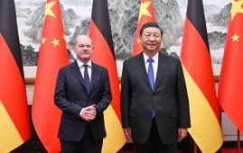 Chinese premier holds talks with German chancellor, calling for new level of bilateral relations