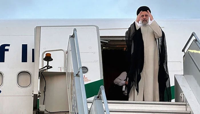 Iranian President Seyyed Ebrahim Raisi waves hands before flying back to his country. — Foreign Ministry