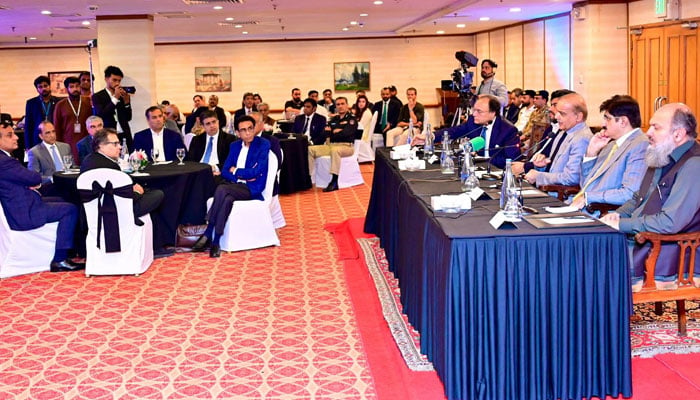 Prime Minister Shehbaz Sharif addressing a meeting with business leaders in Karachi on April 24, 2024. — PID