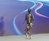 “天工”惊艳亮相，人形机器人距离生活还有多远？