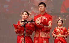 中国年轻人爱上“极简婚礼”