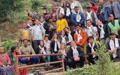 नेशनल जियोग्राफी टोली म्याग्दीमा, भिरमा मह काढेको छायाङ्कन गर्ने