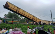 印度东部两列火车相撞 造成至少 5 人死亡 救援工作正在进行中