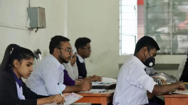 Students are seen participating in coaching classes. Photo: Collected