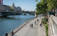  巴黎市长称塞纳河水质将适于运动员游泳：我奥运会前先去游