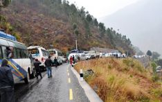 持续降雨引发山体滑坡 导致通往樟木口岸的阿尼哥公路受阻