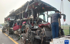 印度北部两车相撞致至少18人死亡