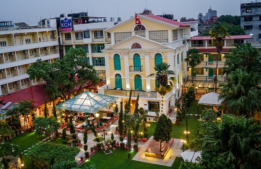 kathmandu-guest-house-buddha-gardens-night