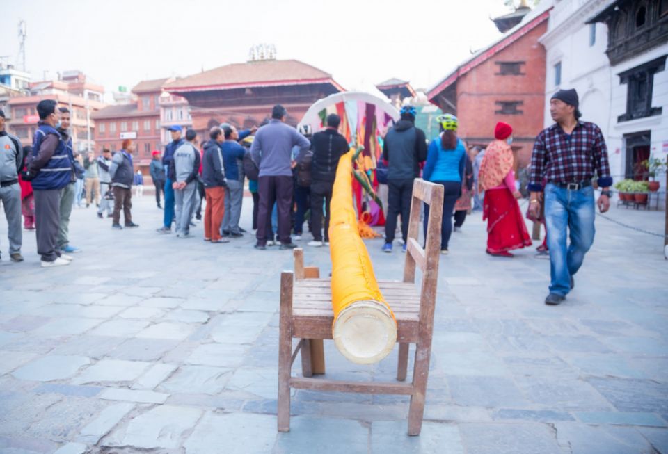 On the start of Holi, a three-story cloth was put up in Basantpur