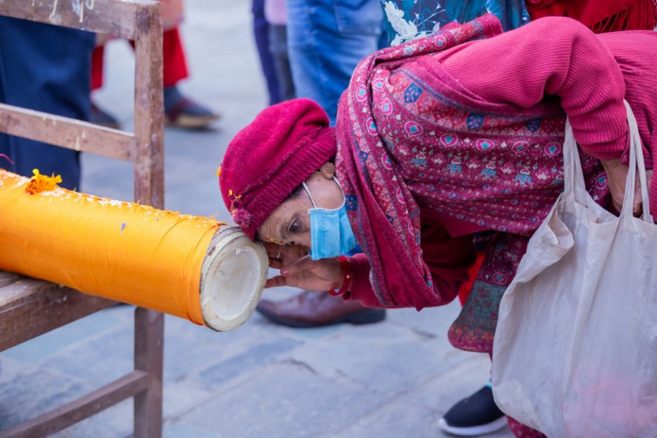 On the start of Holi, a three-story cloth was put up in Basantpur