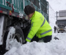 新疆伊犁G30连霍高速山区路段出现雪崩 滞留车辆正有序驶离