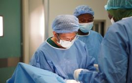 中国医疗队在西非实施首例骨搬运术
