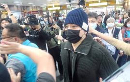 台媒：王大陆现身台北车站集合，搭车前往台中入伍服役