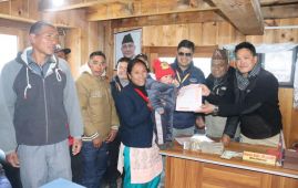 Ward chairman distributes aid to flood victims in Solukhumbu