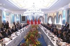 视频：习近平同马来西亚总理安瓦尔举行会谈