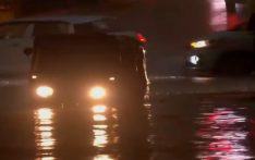 印度德里地区突发暴雨 上百架次航班延误