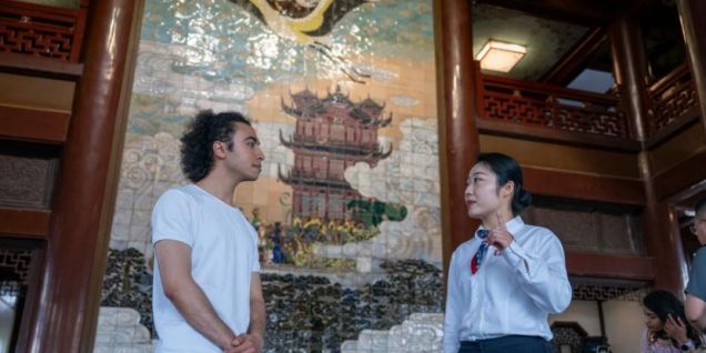 China enhances policies to improve travel and shopping experiences for international visitors