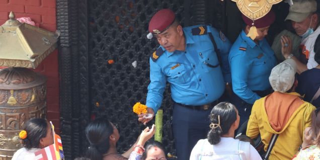 佛教信众在博大哈佛塔庆祝“佛诞日”